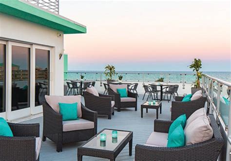 Streamline hotel bar - 2-star hotel. Comfort Inn and Suites Daytona Beach Oceanfront 7.9 Good (1,595 reviews) 0.1 mi Outdoor pool, beachfront, Bar/Lounge $137+. 2-star hotel. 11% cheaper Daytona Inn Studios 4.6 Okay (29 reviews) 0.12 mi Outdoor pool, beachfront, Free Wi-Fi $116+. 